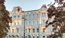 Grand Hotel Kempinski Vilnius fasadas.jpg